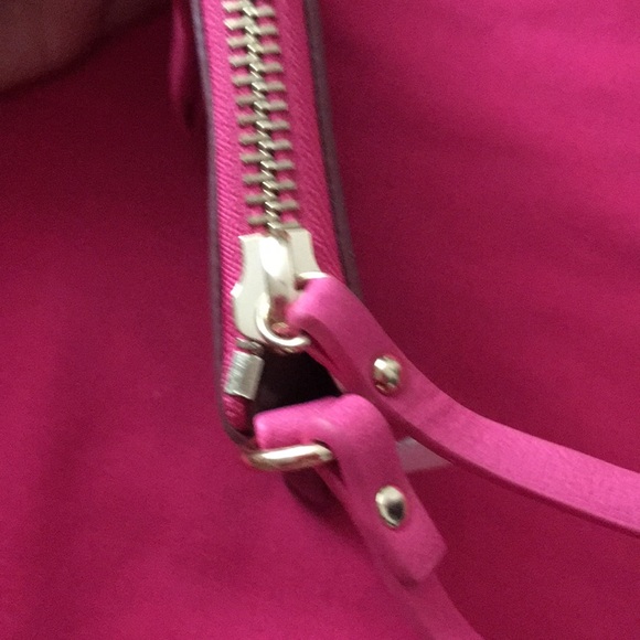 Small zip side wristlet. - Picture 5 of 5